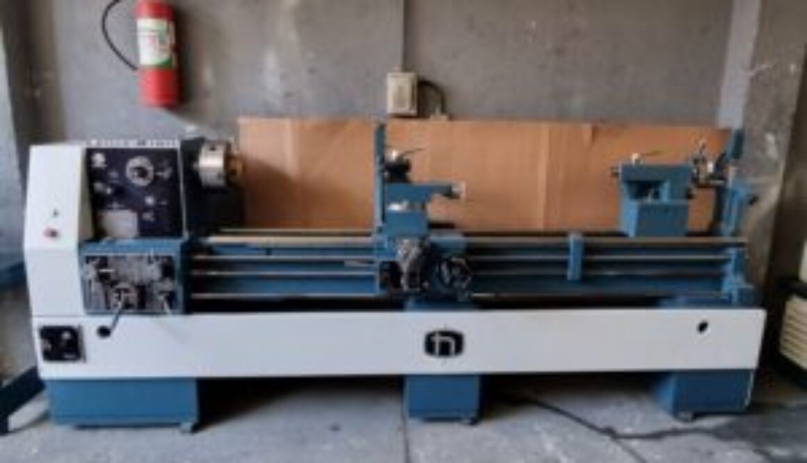 Torno Nardini NDT 650 de 2200 mm Carcaceiro