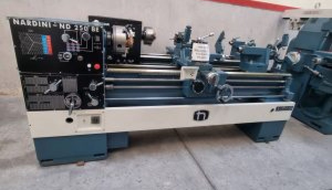 Torno Nardini ND 250 BE de 1700 mm entre pontas